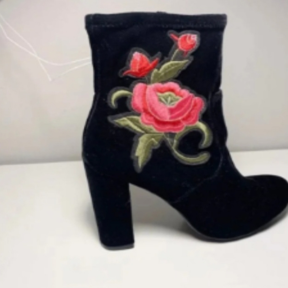 Candies Booties - Picture 6 of 7